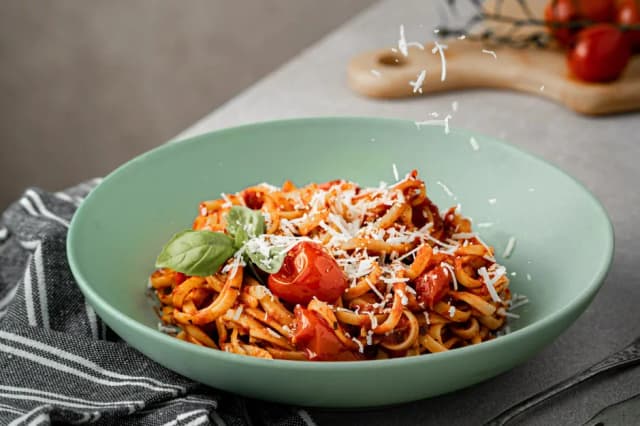 Prawdziwe pochodzenie spaghetti bolognese: co warto wiedzieć? Prawdziwe pochodzenie spaghetti bolognese: co warto wiedzieć?