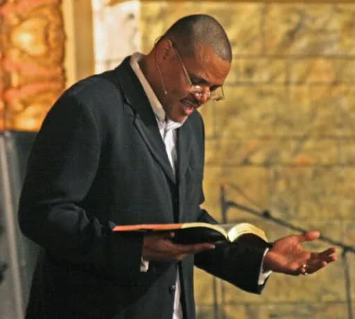 Kim jest pastor? Rola i znaczenie duchownego protestanckiego Kim jest pastor? Rola i znaczenie duchownego protestanckiego