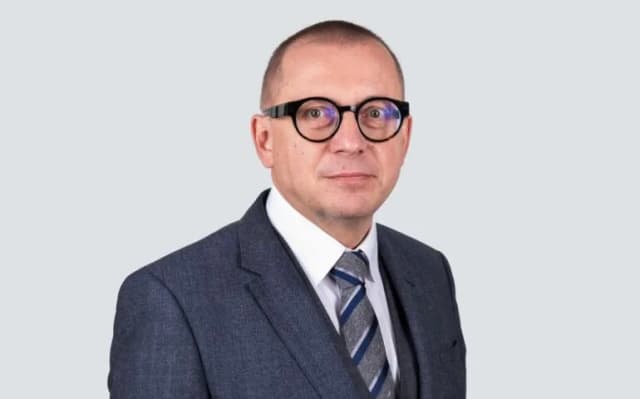 Jacek Olszewski: kim jest z zawodu? Poznaj jego karierę prawniczą Jacek Olszewski: kim jest z zawodu? Poznaj jego karierę prawniczą