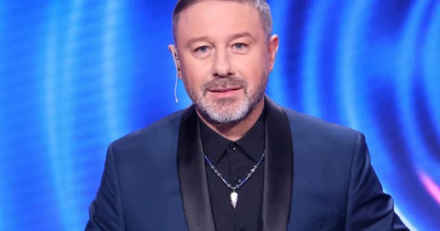 Czy Andrzej Piaseczny ma żonę? Prawda o jego życiu osobistym Czy Andrzej Piaseczny ma żonę? Prawda o jego życiu osobistym