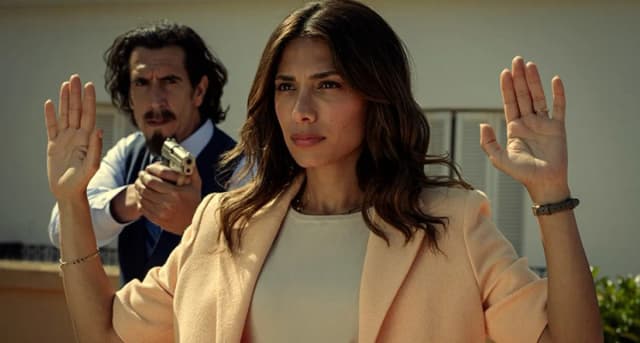 Kim jest Erin Carter? Tajemnicza bohaterka serialu Netflixa Kim jest Erin Carter? Tajemnicza bohaterka serialu Netflixa