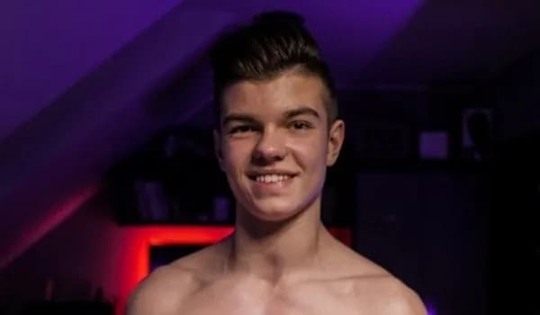 Ile Palion ma lat? Zaskakująca prawda o wieku popularnego youtubera Ile Palion ma lat? Zaskakująca prawda o wieku popularnego youtubera