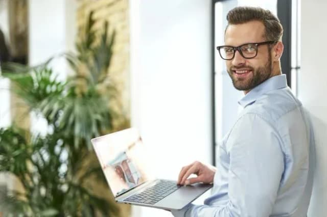 Kim jest referent i jakie umiejętności są niezbędne w tej roli? Kim jest referent i jakie umiejętności są niezbędne w tej roli?