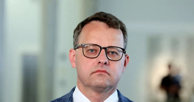 Czy Marcin Romanowski ma żonę? Odkryj prawdę o jego stanie cywilnym Czy Marcin Romanowski ma żonę? Odkryj prawdę o jego stanie cywilnym