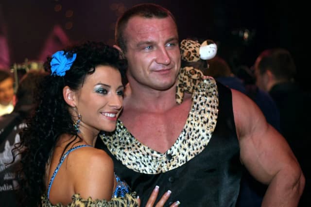 Czy Mariusz Pudzianowski ma żonę? Odkryj jego życie prywatne Czy Mariusz Pudzianowski ma żonę? Odkryj jego życie prywatne