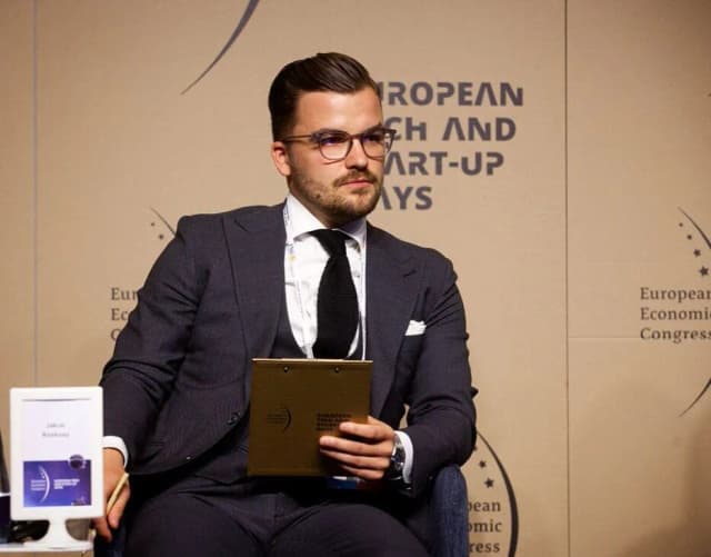 Jakub Roskosz: poznaj kim jest ten ceniony przedsiębiorca Jakub Roskosz: poznaj kim jest ten ceniony przedsiębiorca